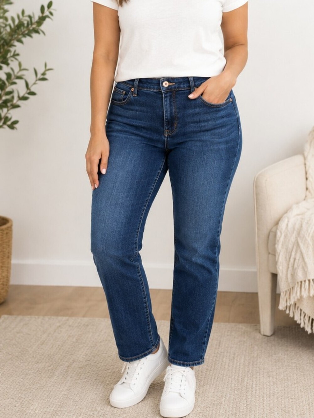 Lucky Brand Straight Leg Jeans in Dark Blue Wash